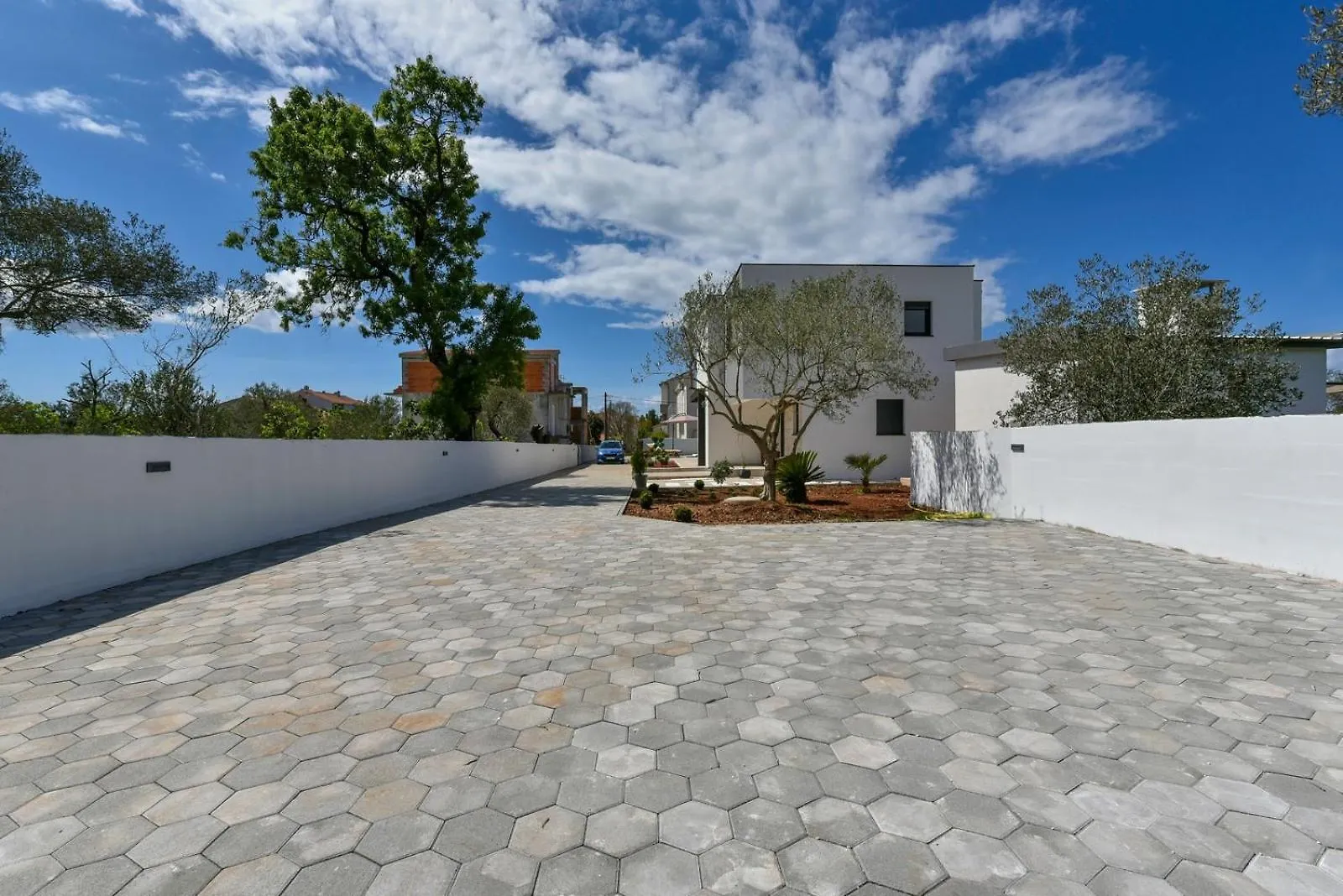Villa Sunflower With Pool Sukošan